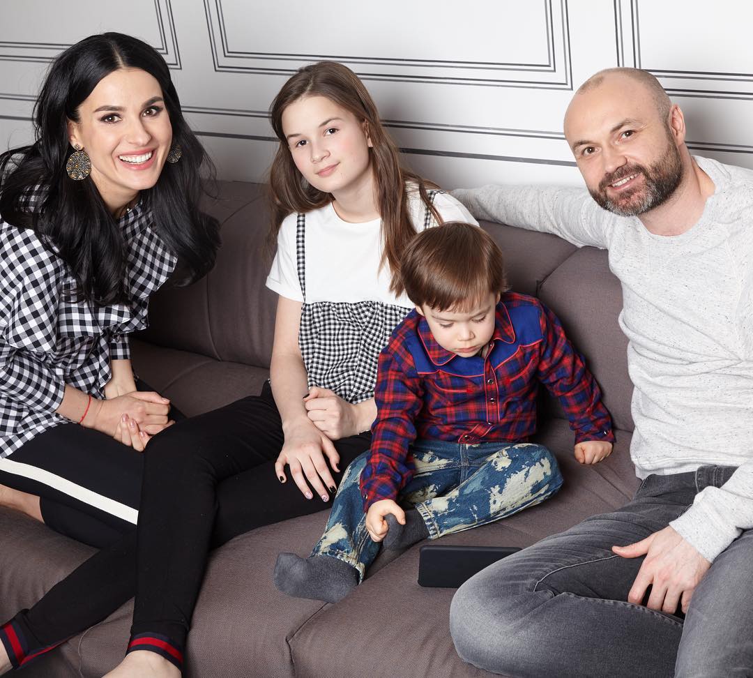 Редкое фото: Маша Ефросинина показала свою красивую семью