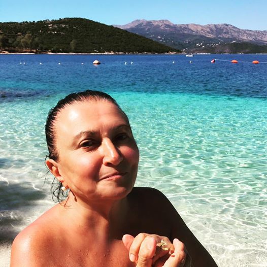 Когда все в сборе: Алена Мозговая вместе с семьей улетела в Албанию