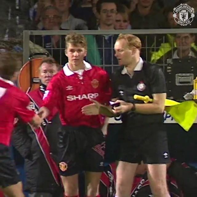 25 лет назад: Дэвид Бекхэм опубликовал трогательный пост о начале карьеры