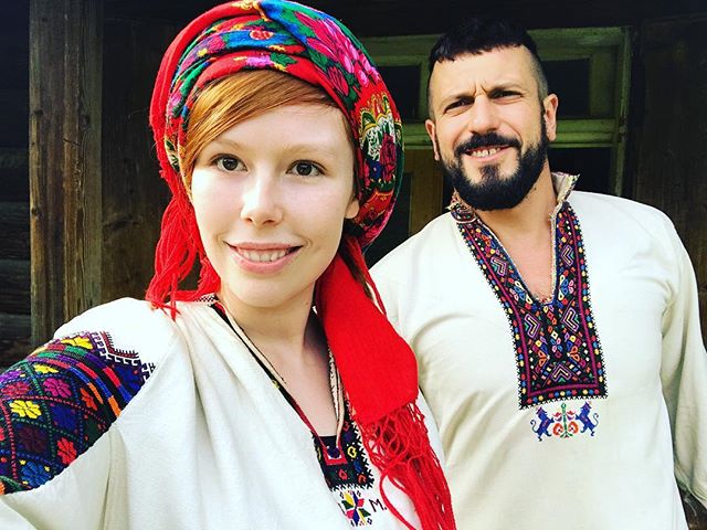 Ukrainian style: влюбленные Соня Плакидюк и Ричард Горн примеряли гуцульские наряды