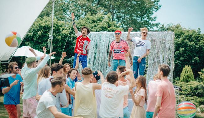 Экс-участники Quest Pistols похулиганили в новом видео