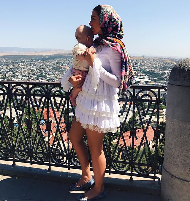 Анна Седокова впервые показала лицо сына Гектора