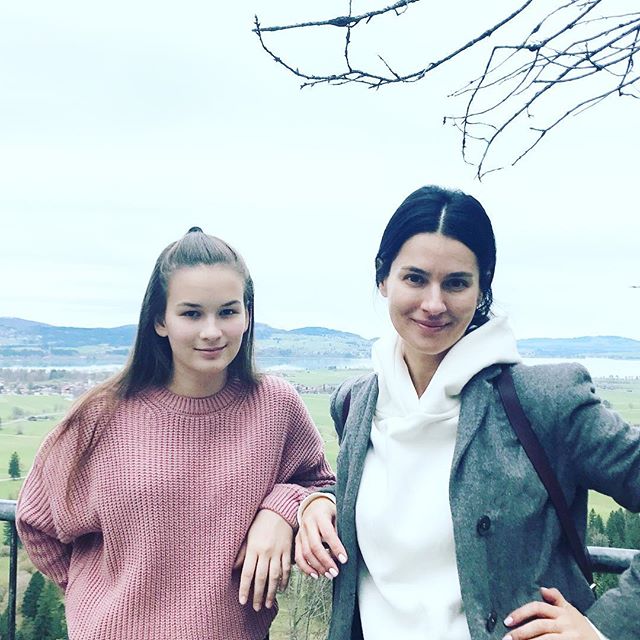 Каникулы на двоих: Маша Ефросинина уехала с дочкой в Германию