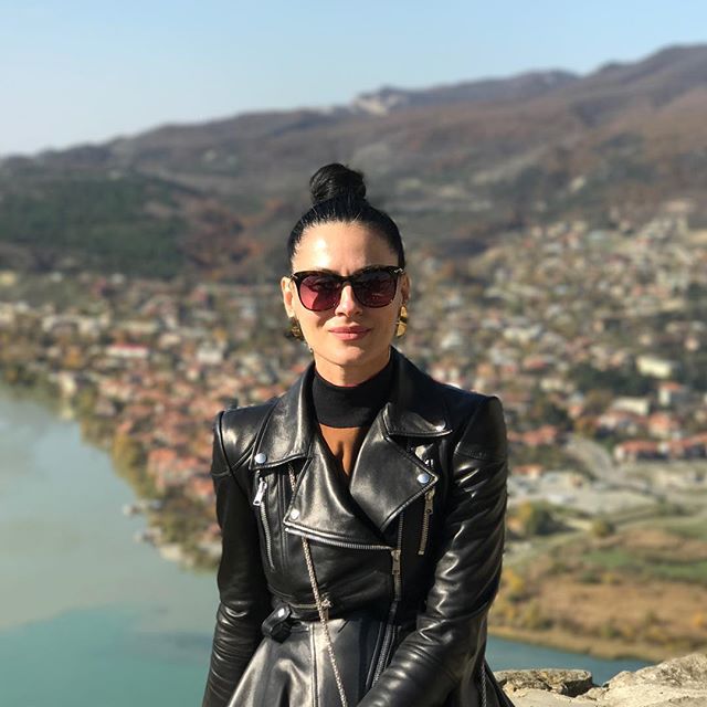 Солнечный уикенд: Маша Ефросинина путешествует по Грузии