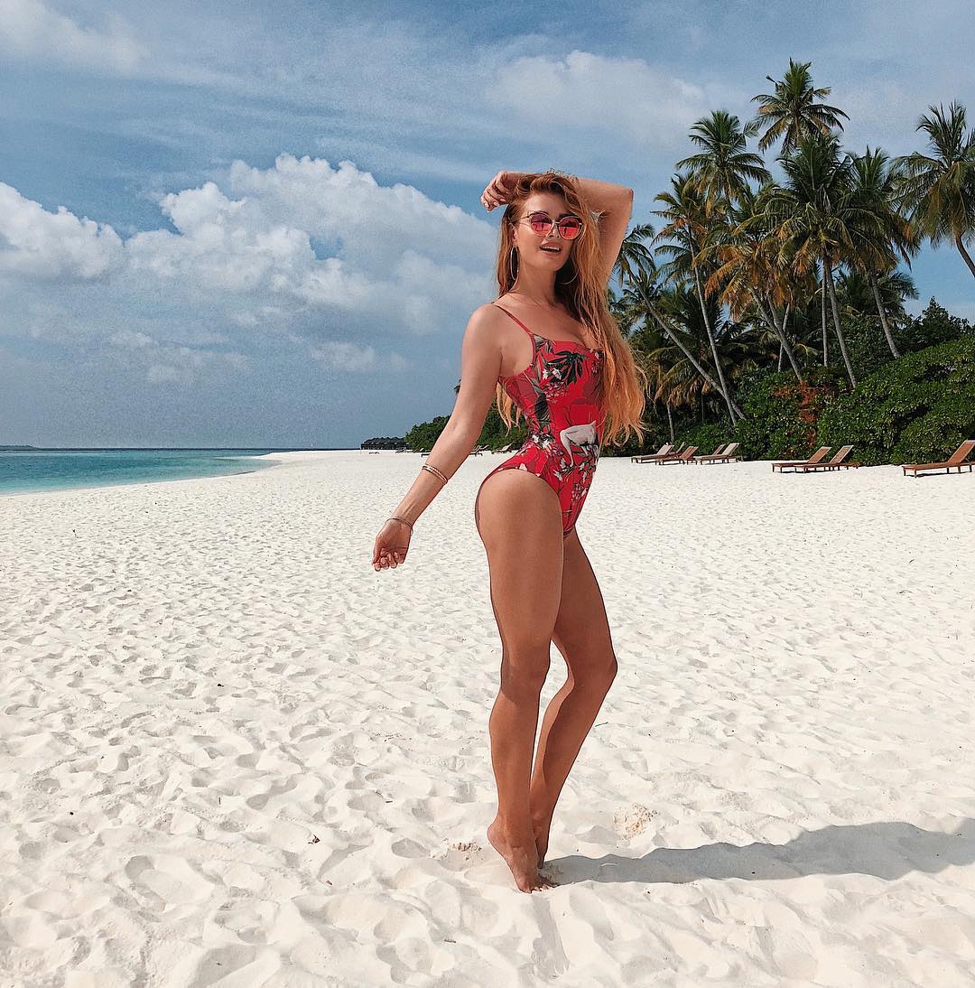 Экс-"ВИА Гра" Татьяна Котова взорвала сеть пляжными снимками в бикини