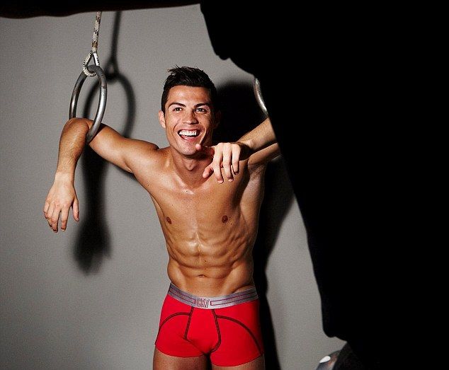 Родные Криштиану Роналду тяжело переживают его разрыв с Ириной Шейк