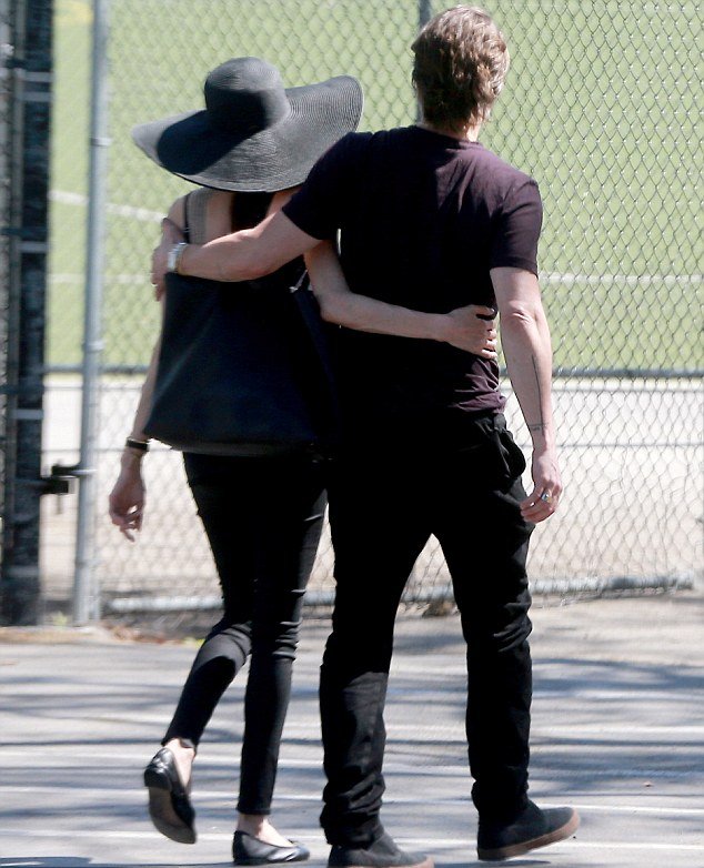 Анджелина Джоли рассказала, как Брэд Питт отреагировал на новость о ее операции