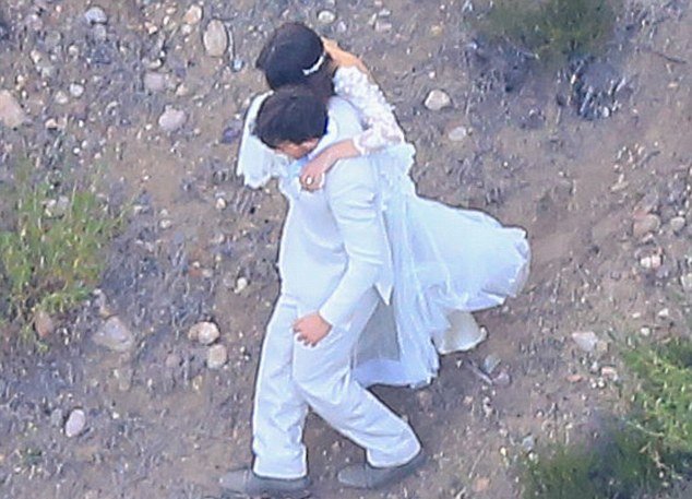 В сеть попали первые свадебные фото Никки Рид и Йена Сомерхолдера