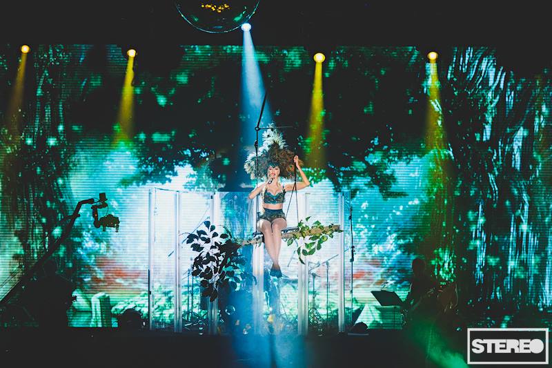 Оля Полякова появилась на сцене на хрустальном коне за 5 тысяч долларов