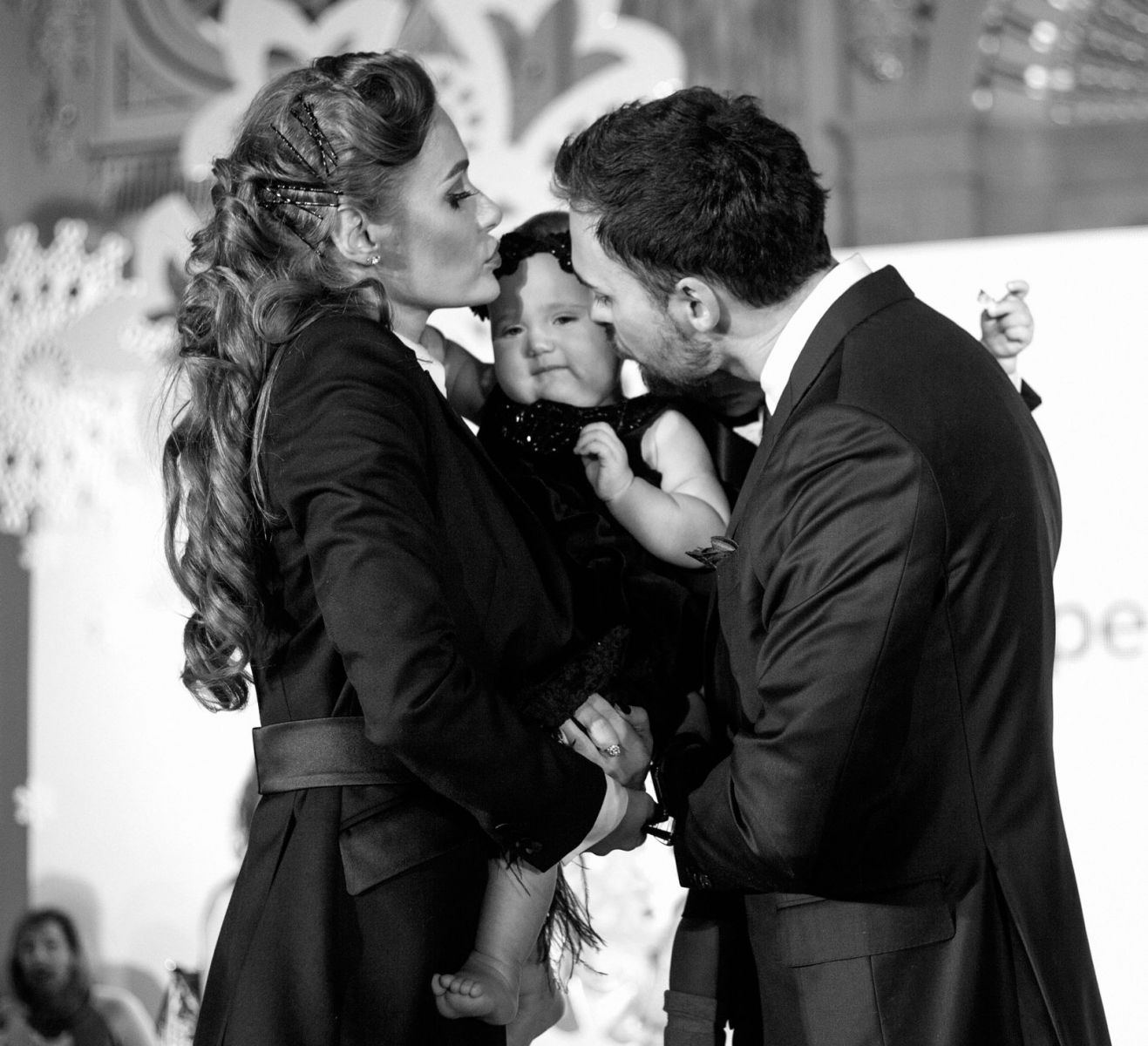 Солистка &quot;Неангелов&quot; вышла в свет с сыном и дочерью