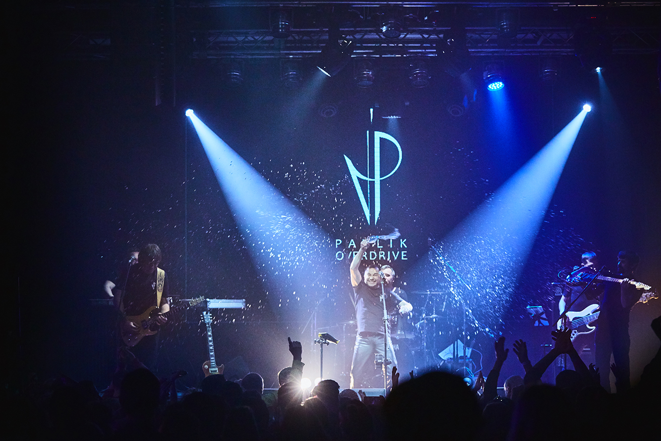 Виктор Павлик стал брутальным рокером