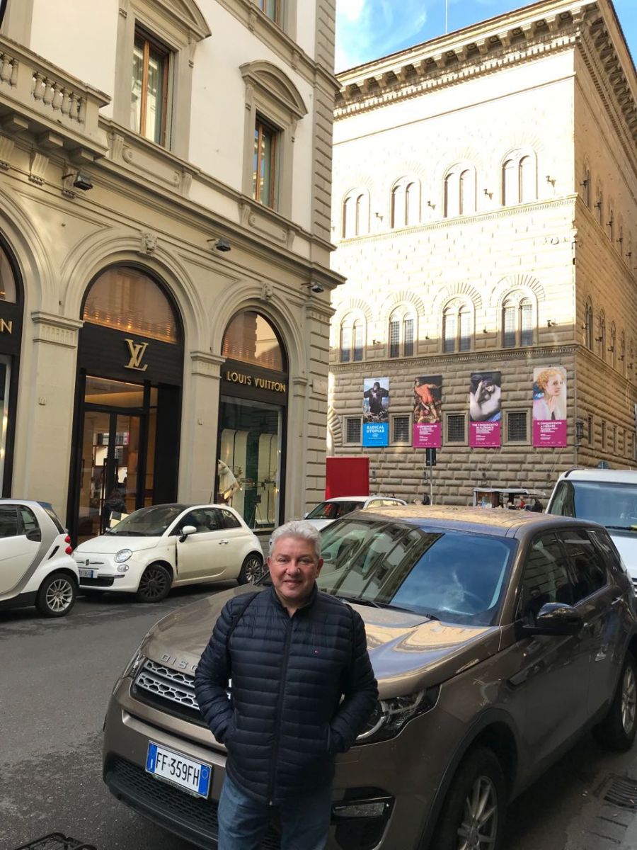 Ведущий "Джентльмен-шоу" Олег Филимонов чуть не потерялся в Италии