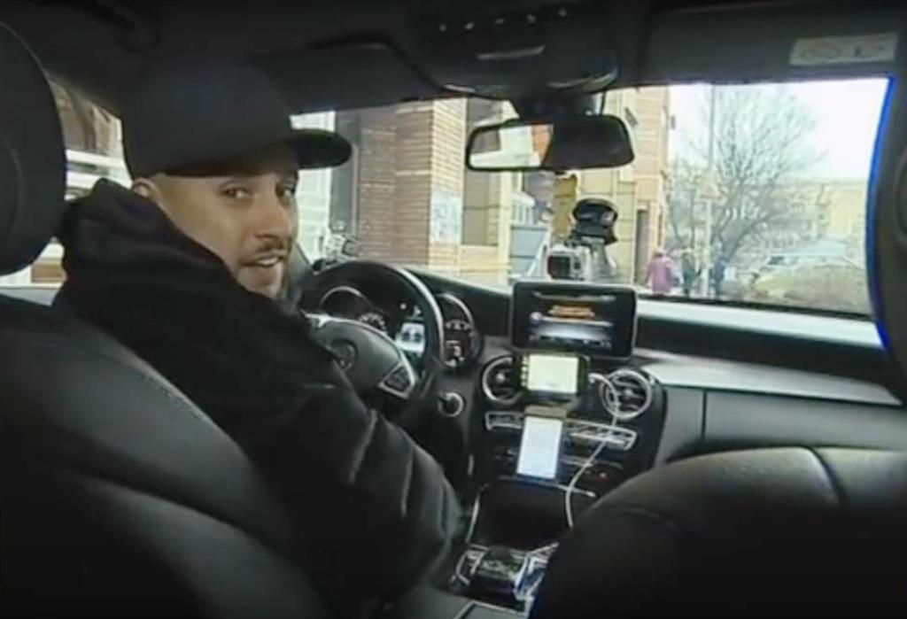 Monatik стал водителем такси 