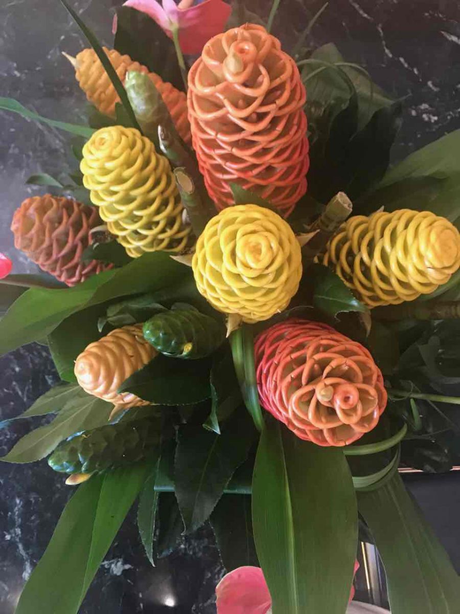 Ассия Ахат отдохнула на Гавайях и искупалась в океане с акулами