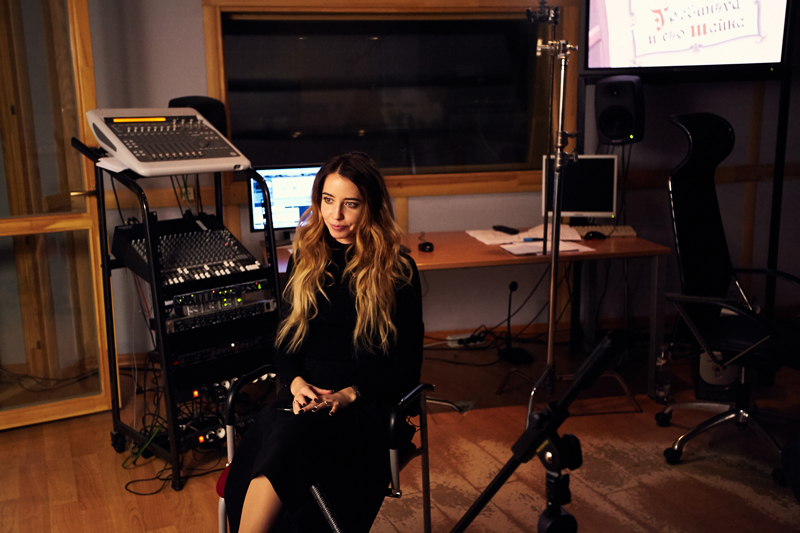 Солистка "Время и Стекло" Надя Дорофеева стала настоящей принцессой 