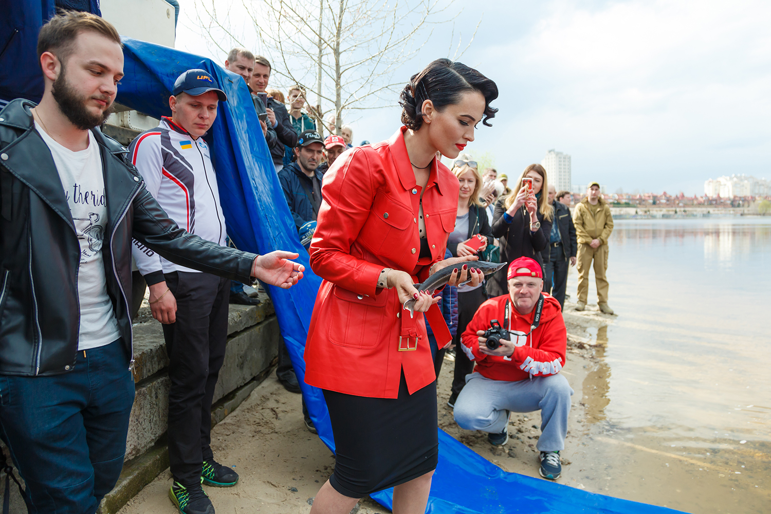 Даша Астафьева пожертвовала 25 000 гривен на зарыбление Днепра