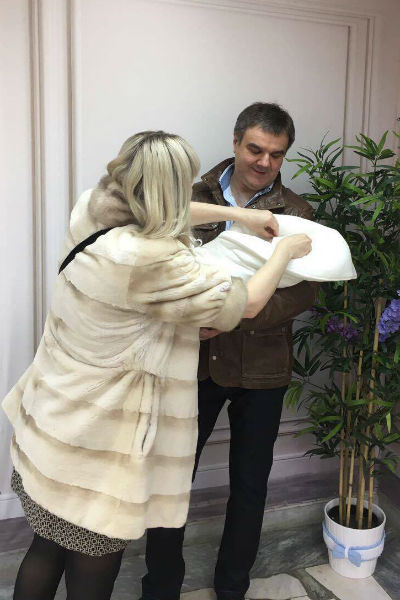 В сеть попало первое фото новорожденного сына певица Натали