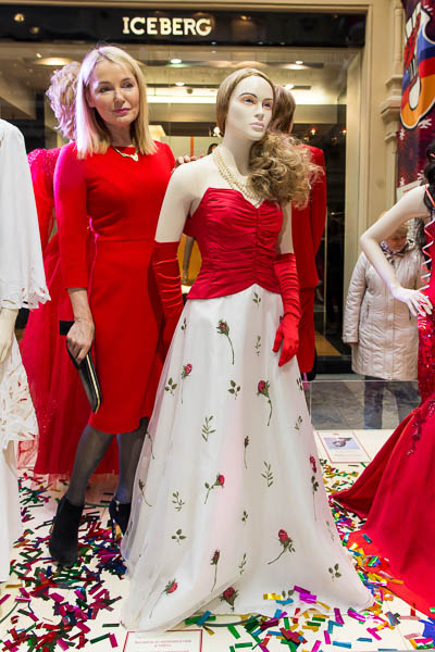  	Платье Ирины Билык вошло в коллекцию ведущего "Модного приговора" Александра Васильева