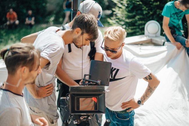 Экс-участники Quest Pistols похулиганили в новом видео