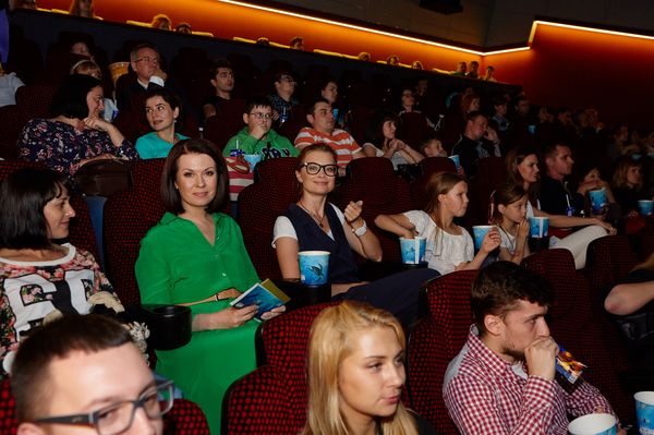 Алла Мазур, Катя Осадчая, Юрий Горбунов и другие на премьере мультфильма В поисках Дори