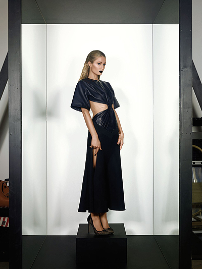 Голая правда: Пэрис Хилтон полностью разделась в новой фотосессии для глянца