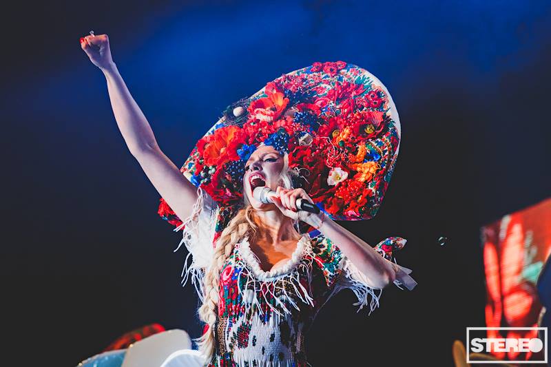 Оля Полякова появилась на сцене на хрустальном коне за 5 тысяч долларов