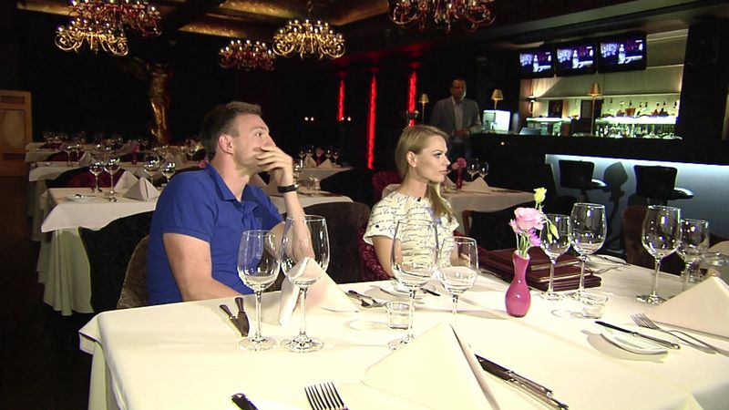 Ольгу Фреймут искупали в элитном шампанском