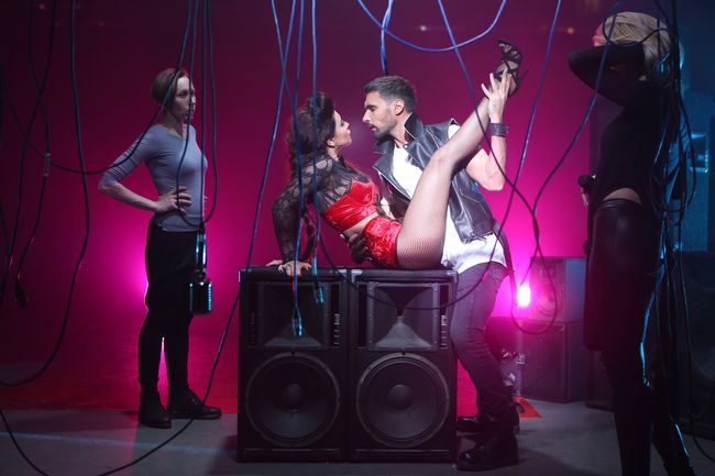 Виталий Козловский снял страстное видео со своей возлюбленной