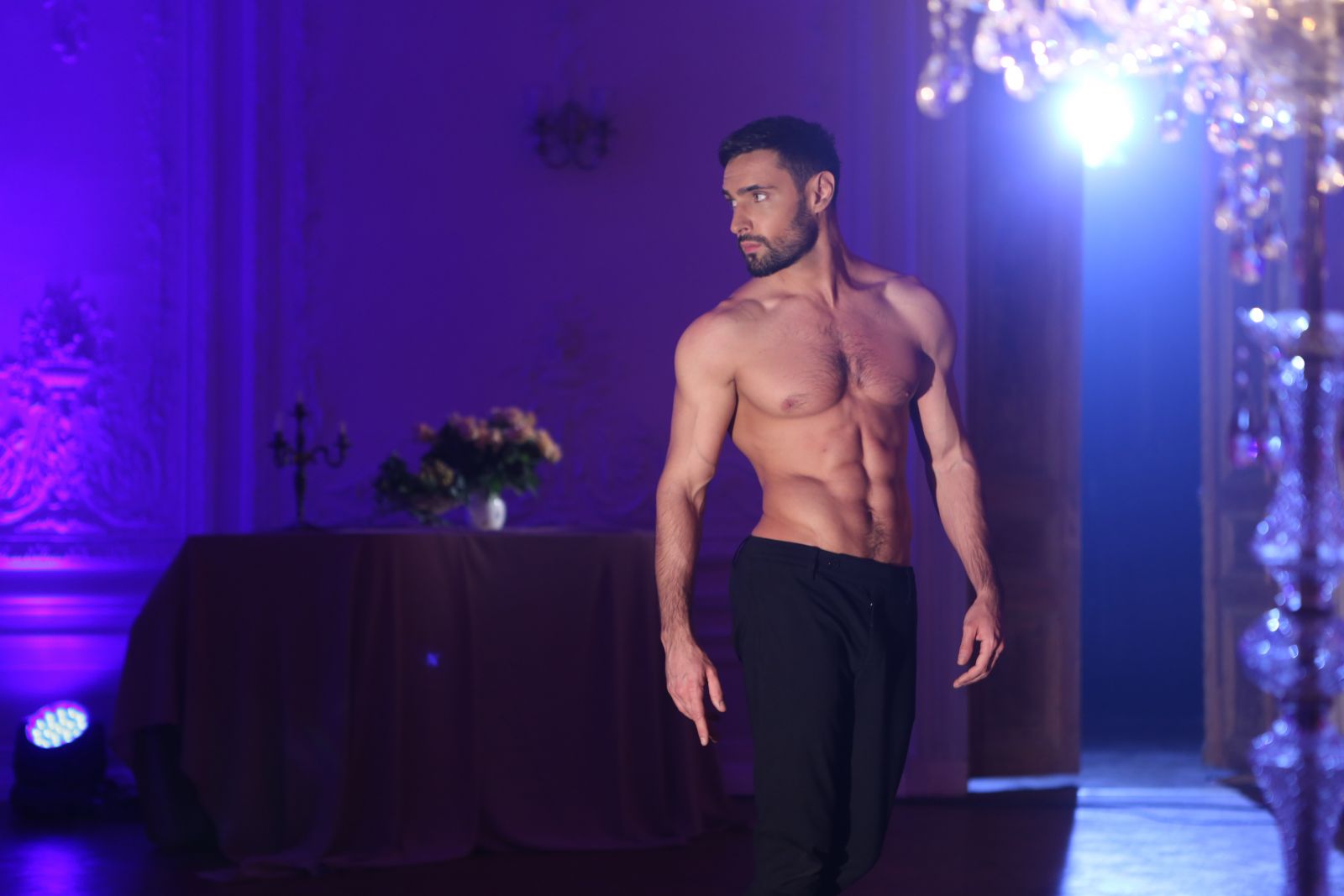 Виталий Козловский поделился секретом мускулистого тела в своих клипах 