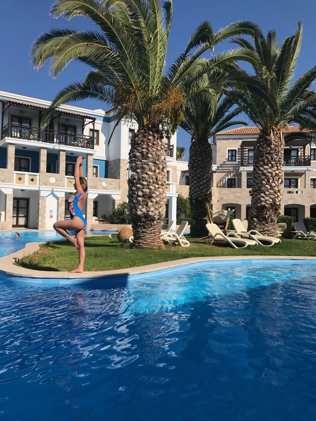 Греческие каникулы: Анатолий Анатолич отдыхает с семьей на Крите