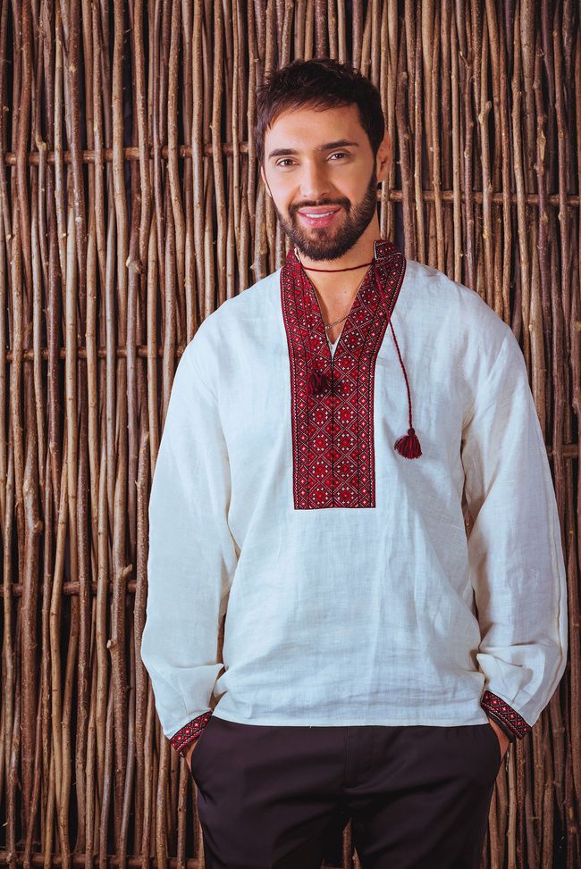 День вышиванки: звезды позируют в нарядах с украинскими орнаментами