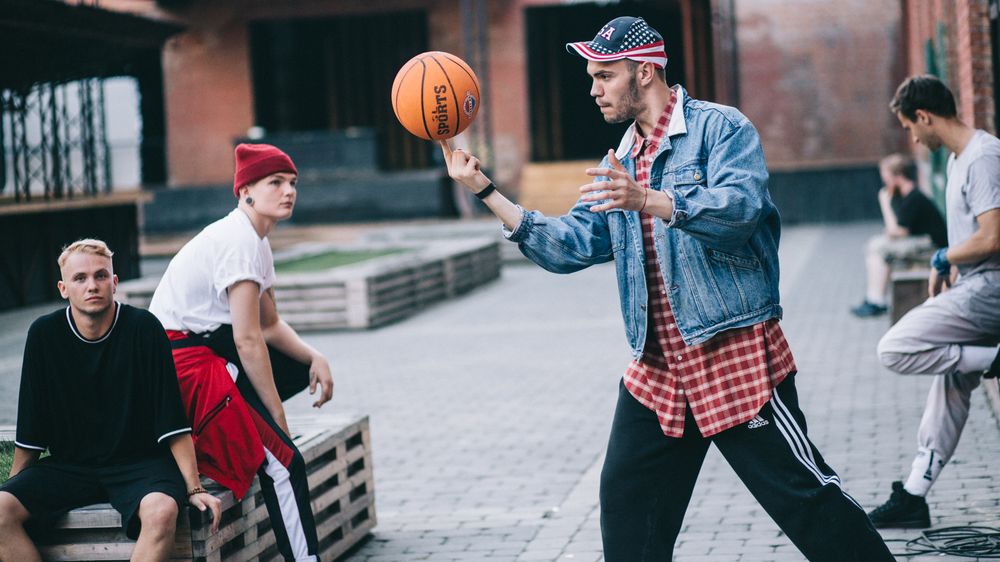 Засос по-голливудски: Иван Дорн прокомментировал новый клип Constantine