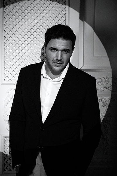 Стильные и влюбленные: Ксения Собчак и Максим Виторган снялись в романтичной фотосессии для глянца