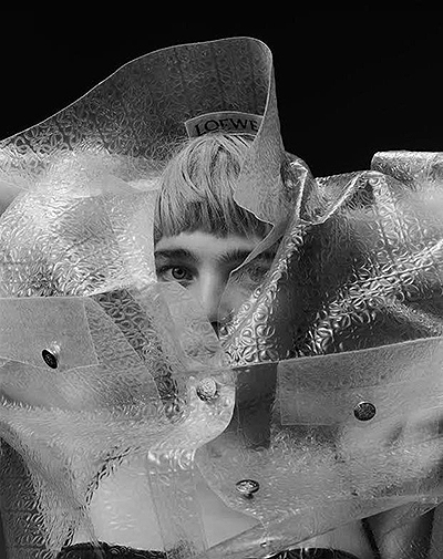 Не узнать: Наталья Водянова обескуражила публику новой фотосессией для Pop Magazine