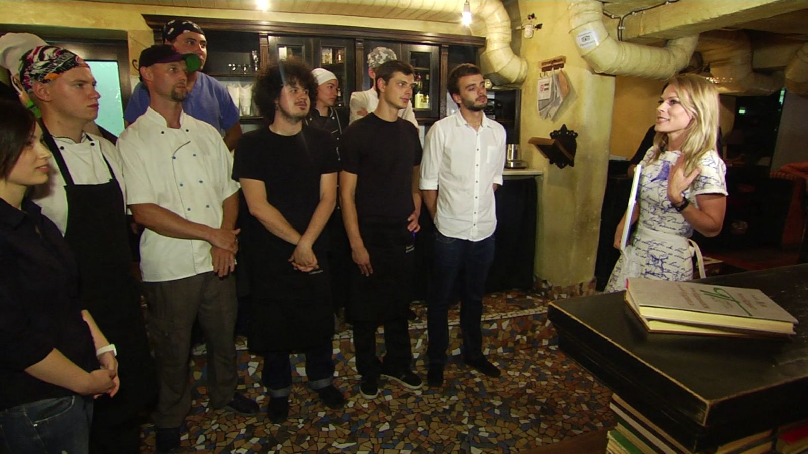 Ольгу Фреймут искупали в элитном шампанском