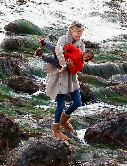 Дважды мама: Шарлиз Терон усыновила второго ребенка