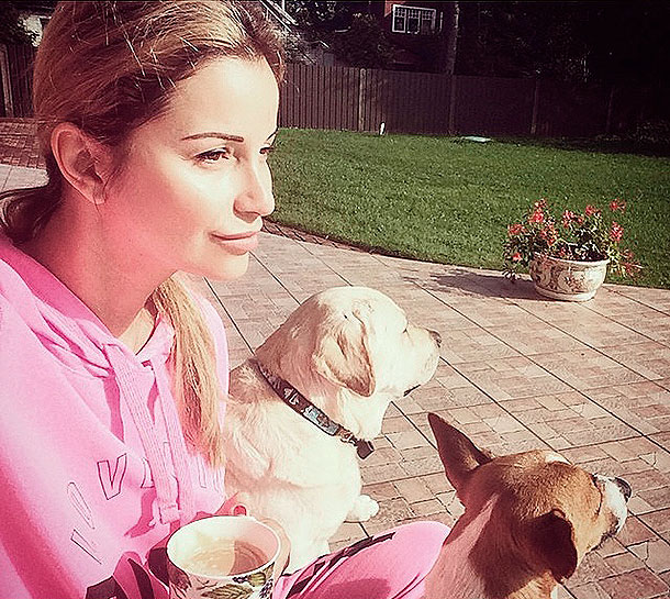 подруга Жанны Фриске Ольга Орлова с собаками певицы