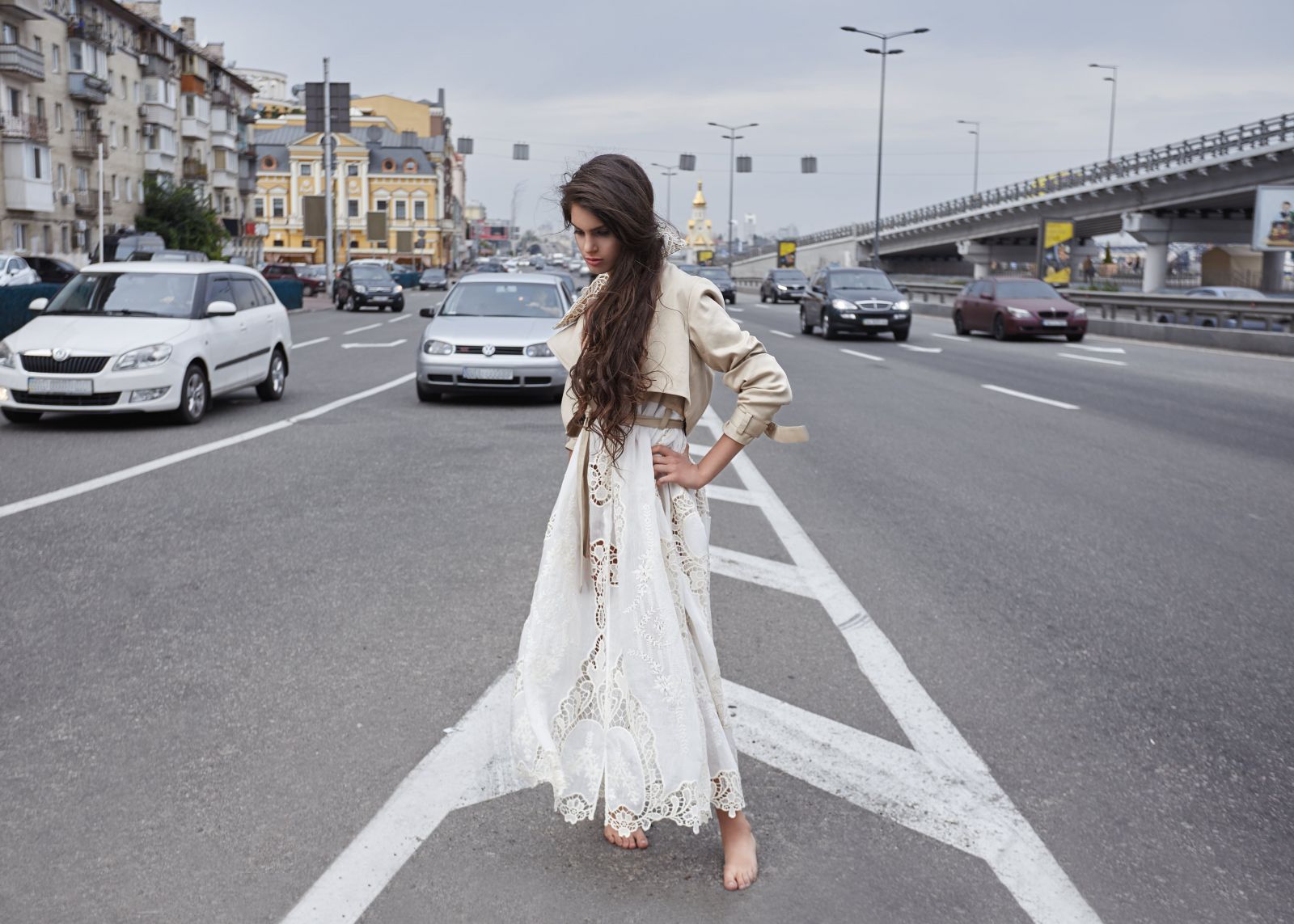 Уникальная фотосессия: модель с ДЦП снялась в одежде Андре Тана