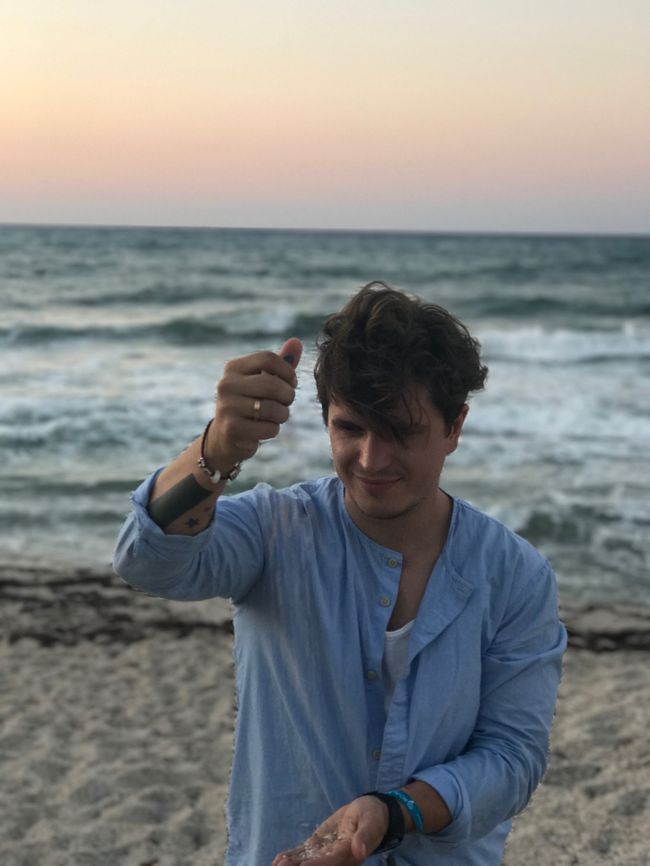 Греческие каникулы: Анатолий Анатолич отдыхает с семьей на Крите