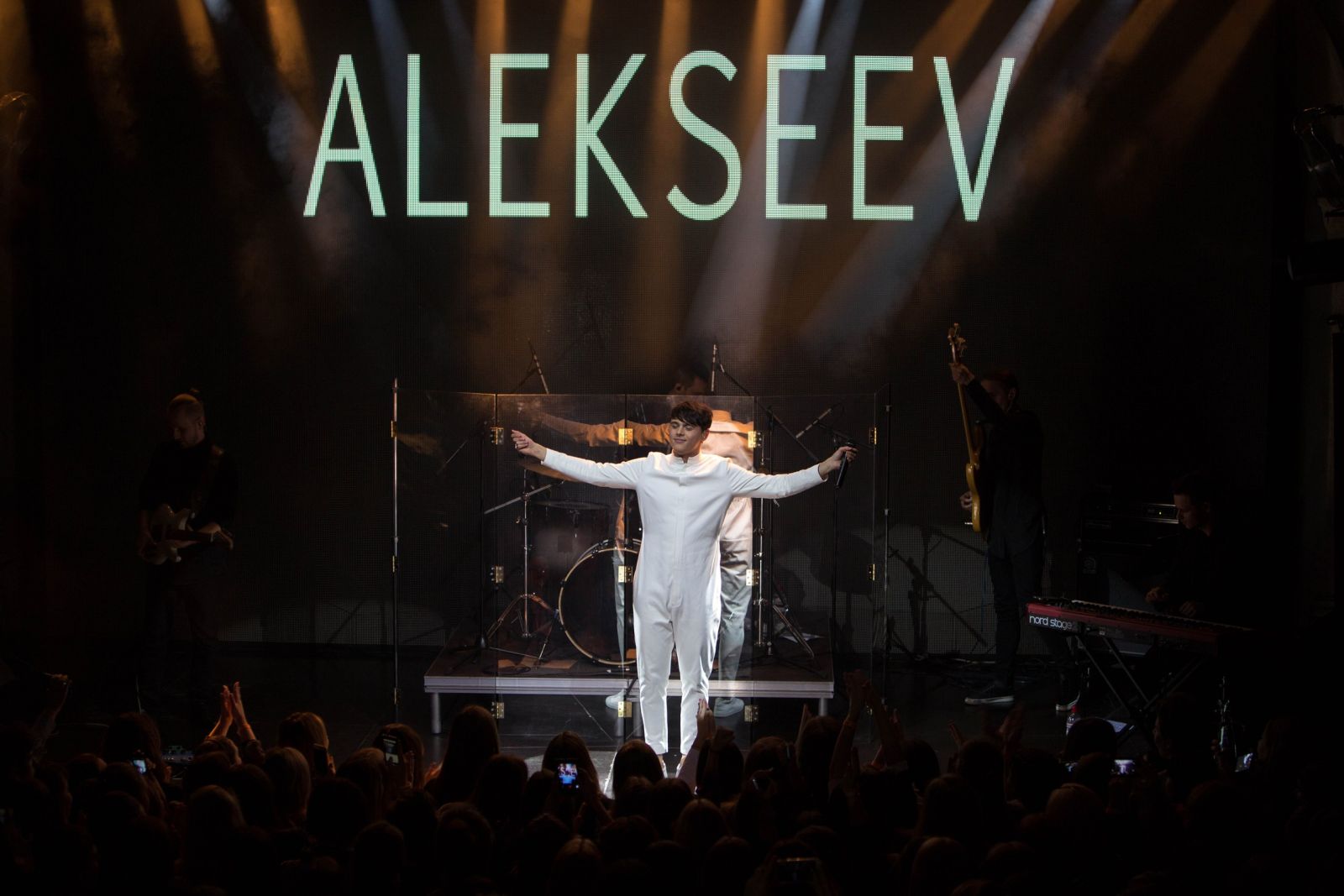 Опьяненные талантом: Alekseev взорвал публику своим первым альбомом