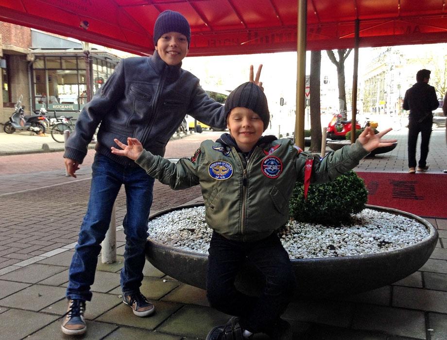 Григорьев Апполонов с ыновьями в Амстердаме