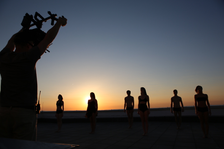 Александр Лещенко и балет &laquo;Форсайт&raquo; обнажились на крыше