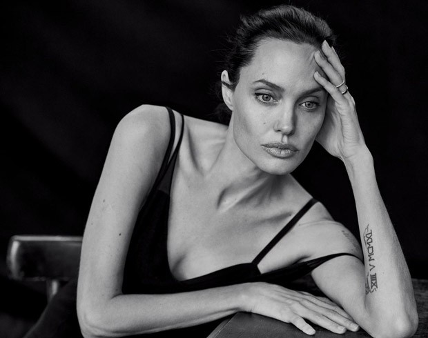 Роскошная Анджелина Джоли сняла в черно-белой фотосессии легендарного фотографа