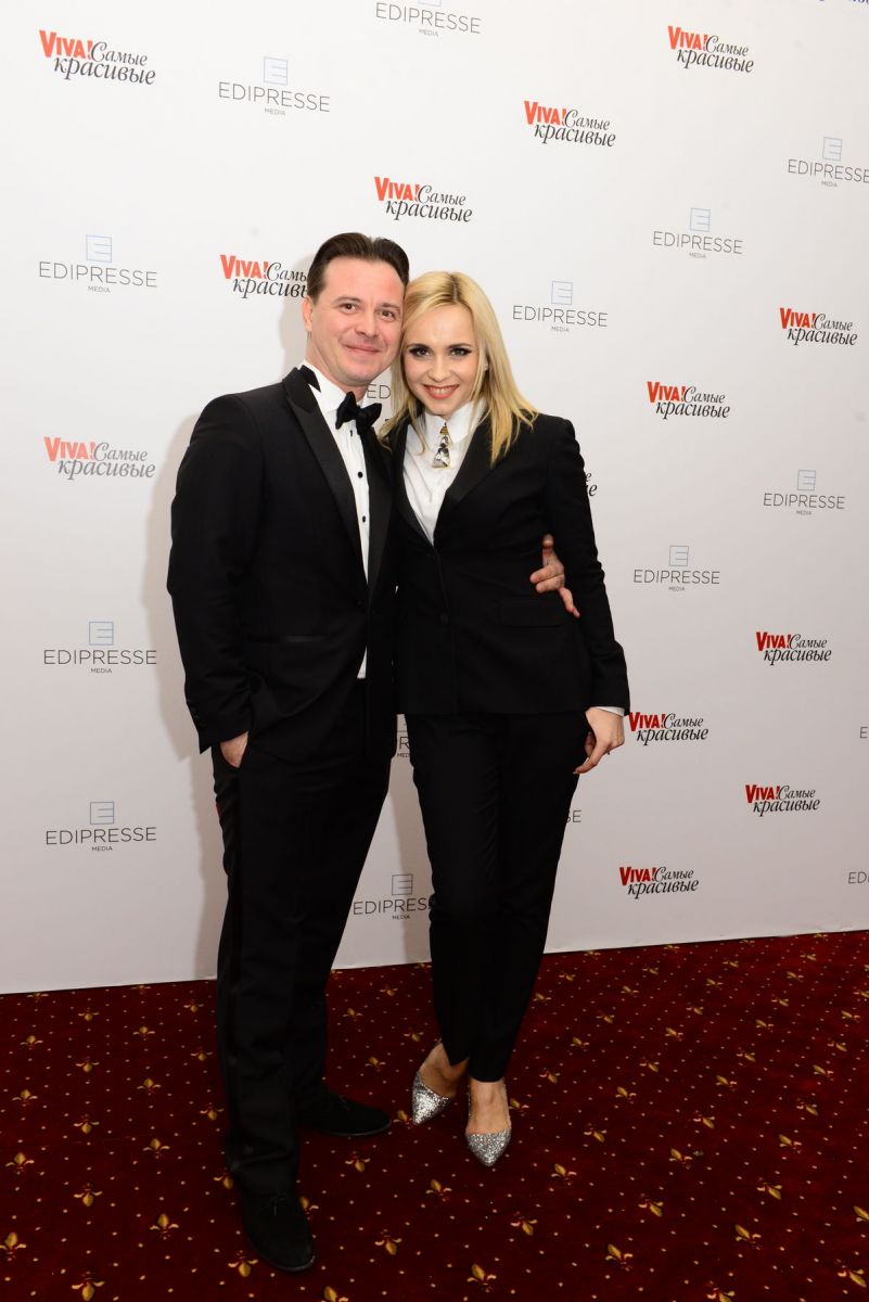 В стиле мистера и миссис Смит: Лилия Ребрик с мужем пришла на Viva! Самые красивые-2017 в брючных костюмах