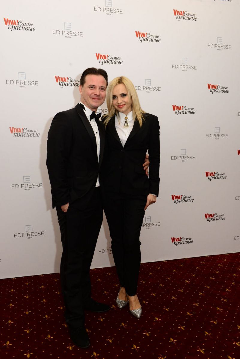 В стиле мистера и миссис Смит: Лилия Ребрик с мужем пришла на Viva! Самые красивые-2017 в брючных костюмах