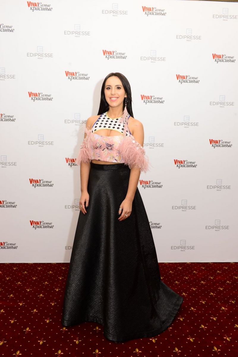 Лучшие наряды знаменитостей на красной дорожке церемонии "Viva! Самые красивые-2017"