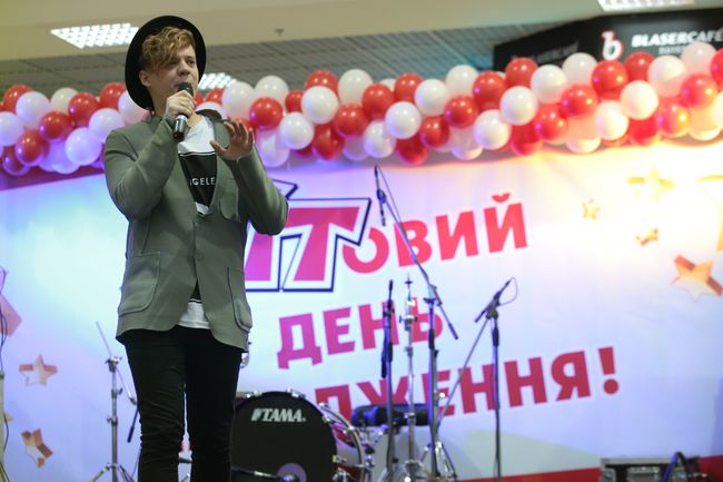 Анна Завальская, Светлана Тарабарова, Дядя Жора: звезды за прилавками магазинов