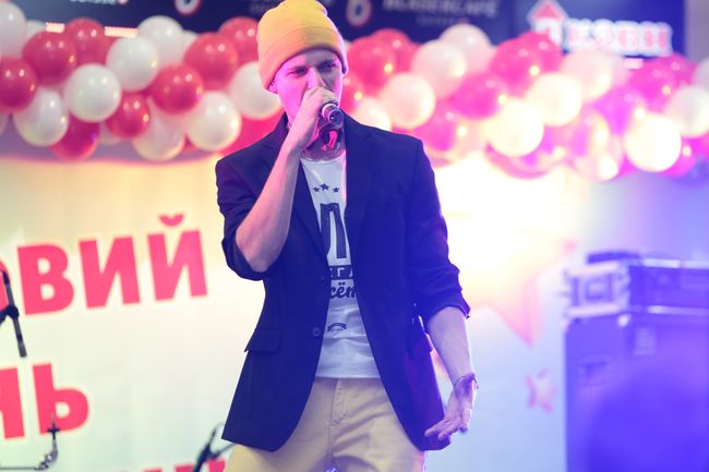 Анна Завальская, Светлана Тарабарова, Дядя Жора: звезды за прилавками магазинов