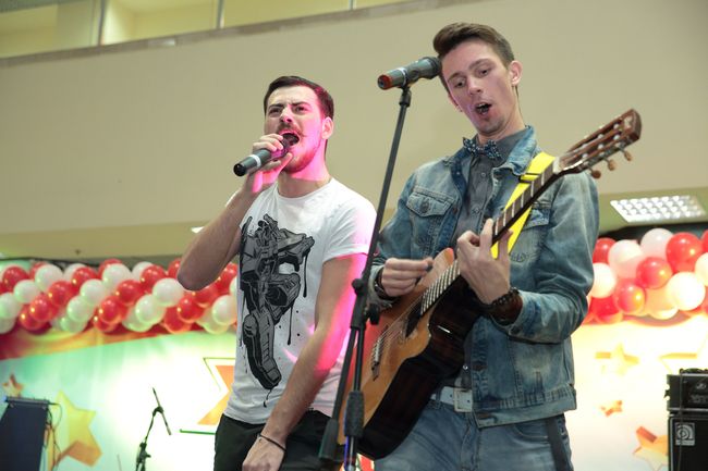 Анна Завальская, Светлана Тарабарова, Дядя Жора: звезды за прилавками магазинов