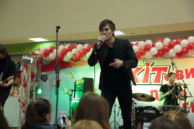 Анна Завальская, Светлана Тарабарова, Дядя Жора: звезды за прилавками магазинов